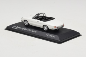 Alfa Romeo 1750 Spider Veloce Biały Minichamps 1:43 400120530 Metal — zdjęcie 3 z 4