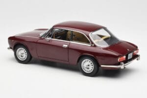 Alfa Romeo 2000 GTV Kasztanowy Czerwony Norev 1:18 187916 Metal — zdjęcie 7 z 8