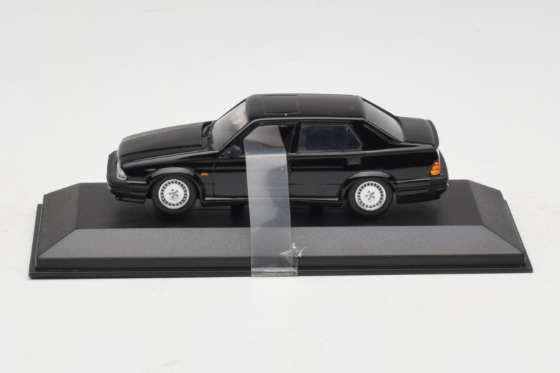 Alfa Romeo 75 3.0 V6 Czarny Minichamps 1:43 403120463 Metal