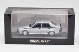 Alfa Romeo 75 3.0 V6 Srebrny Minichamps 1:43 400120461 Metal — zdjęcie 4 z 4