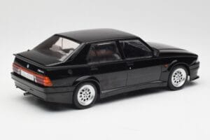 Alfa Romeo 75 Turbo Evoluzione Czarny MCG 1:18 MCG18429 Metal — zdjęcie 2 z 6