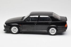 Alfa Romeo 75 Turbo Evoluzione Czarny MCG 1:18 MCG18429 Metal — zdjęcie 3 z 6