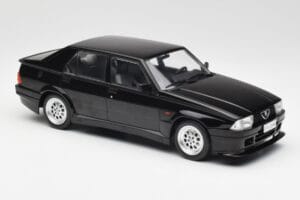 Alfa Romeo 75 Turbo Evoluzione Czarny MCG 1:18 MCG18429 Metal — zdjęcie 4 z 6