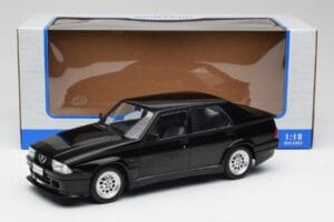 Alfa Romeo 75 Turbo Evoluzione Czarny MCG 1:18 MCG18429 Metal — zdjęcie 6 z 6