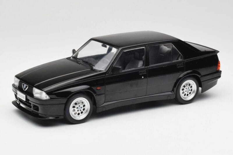 Alfa Romeo 75 Turbo Evoluzione Czarny MCG 1:18 MCG18429 Metal
