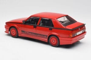 Alfa Romeo 75 Turbo Evoluzione Czerwony MCG 1:18 MCG18428 Metal — zdjęcie 5 z 6