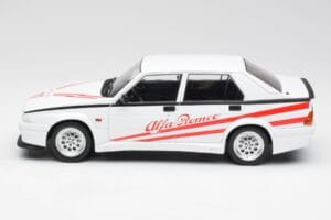 Alfa Romeo 75 Turbo Evoluzione Biały MCG 1:18 MCG18430 Metal — zdjęcie 3 z 6