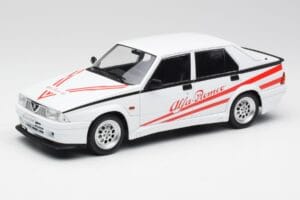 Alfa Romeo 75 Turbo Evoluzione Biały MCG 1:18 MCG18430 Metal