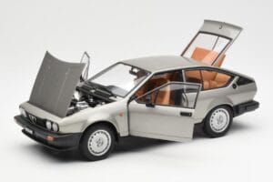 Alfa Romeo Alfetta GTV 2.0 Szary Metaliczny AUTOart 1:18 70147 Metal — zdjęcie 2 z 8