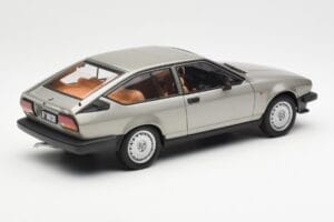 Alfa Romeo Alfetta GTV 2.0 Szary Metaliczny AUTOart 1:18 70147 Metal — zdjęcie 3 z 8