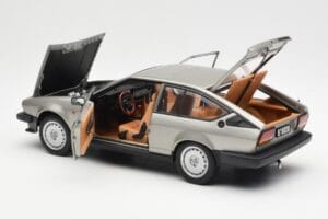 Alfa Romeo Alfetta GTV 2.0 Szary Metaliczny AUTOart 1:18 70147 Metal — zdjęcie 5 z 8
