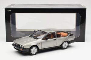 Alfa Romeo Alfetta GTV 2.0 Szary Metaliczny AUTOart 1:18 70147 Metal — zdjęcie 8 z 8
