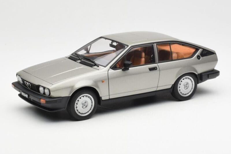 Alfa Romeo Alfetta GTV 2.0 Szary Metaliczny AUTOart 1:18 70147 Metal
