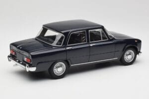 Alfa Romeo Giulia 1300 Niebieski Minichamps 1:18 180120905 Metal — zdjęcie 3 z 8