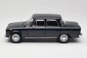 Alfa Romeo Giulia 1300 Niebieski Minichamps 1:18 180120905 Metal — zdjęcie 4 z 8
