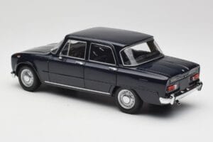 Alfa Romeo Giulia 1300 Niebieski Minichamps 1:18 180120905 Metal — zdjęcie 7 z 8