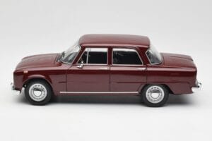 Alfa Romeo Giulia 1300 Ciemnoczerwony Minichamps 1:18 180120906 Metal — zdjęcie 4 z 8