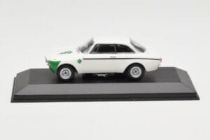 Alfa Romeo Giulia 1300 GTA Junior Biały Minichamps 1:43 400120601 Metal