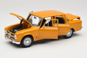 Alfa Romeo Giulia 1300 Super Pomarańczowy Minichamps 1:18 180120900 Metal — zdjęcie 2 z 8