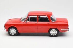 Alfa Romeo Giulia Nuova Super Czerwony MCG 1:18 MCG18145 Metal — zdjęcie 3 z 6