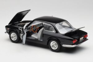 Alfa Romeo Giulia Sprint GTA Czarny Road Signature 1:18 92348 Metal — zdjęcie 5 z 8