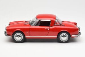 Alfa Romeo Giulietta 1300 Spider Czerwony AUTOart 1:18 70157 Metal — zdjęcie 4 z 8