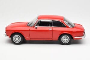 Alfa Romeo GT 1300 Junior LHD Czerwony AUTOart 1:18 70131 Metal — zdjęcie 4 z 8