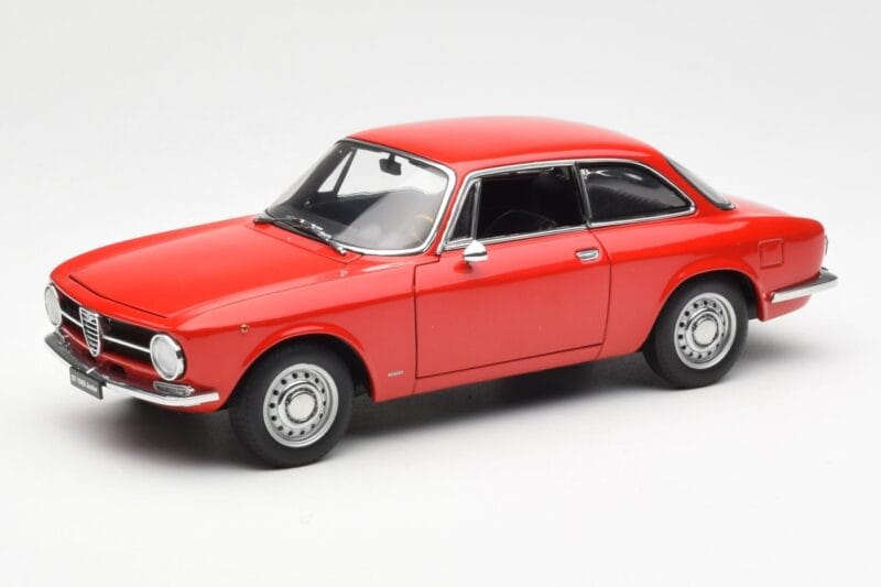 Alfa Romeo GT 1300 Junior LHD Czerwony AUTOart 1:18 70131 Metal