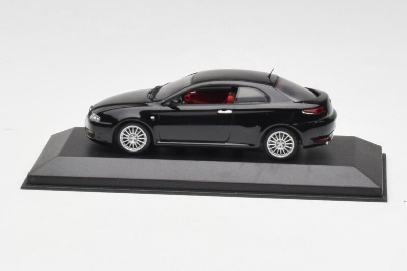 Alfa Romeo GT Czarny Minichamps 1:43 400120320 Metal