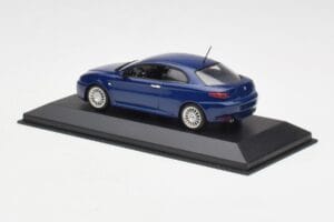 Alfa Romeo GT Dark Blue Metallic Minichamps 1:43 400120326 Metal — zdjęcie 3 z 4
