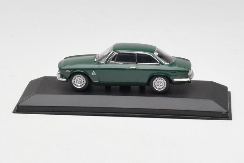 Alfa Romeo Giulia GTA 1300 Junior Zielony Minichamps 1:43 ALFA010 Metal