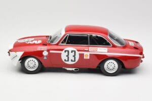 Alfa Romeo GTA 1300 Junior #33 T. Hezemans / G. van Lennep Division 1 Winners 4 Hours of Jarama 1972 Minichamps 1:18 15572123 — zdjęcie 3 z 6