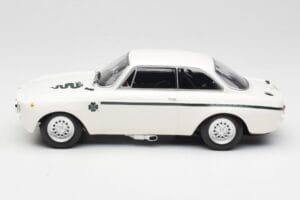 Alfa Romeo GTA 1300 Junior Biały Minichamps 1:18 155120021 Metal — zdjęcie 3 z 6