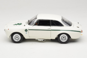 Alfa Romeo GTA 1300 Junior Biały Minichamps 1:18 100120501 Metal — zdjęcie 4 z 8