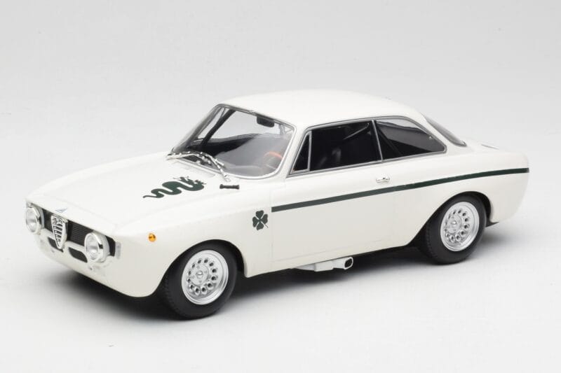 Alfa Romeo GTA 1300 Junior Biały Minichamps 1:18 155120021 Metal