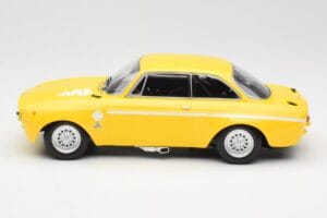 Alfa Romeo GTA 1300 Junior Żółty Minichamps 1:18 155120024 Metal — zdjęcie 5 z 6