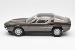 Alfa Romeo Montreal Brązowy Metaliczny AUTOart 1:18 70173 Metal — zdjęcie 4 z 8