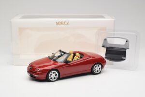 Alfa Romeo Spider 916 Proteo Red Metallic Norev 1:18 187854 Metal — zdjęcie 6 z 6