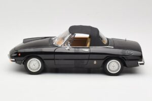 Alfa Romeo Spider 916 Veloce Czarny Ricko 1:18 32107 Metal — zdjęcie 4 z 8