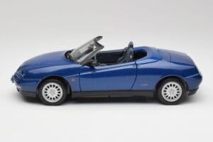Alfa Romeo Spider 916 Periwinkle Niebieski Maisto 1:18 50308 Metal — zdjęcie 3 z 7