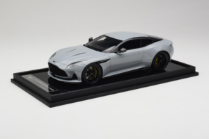 Aston Martin DB12 Nardo Gray MotorHelix 1:18 MH027NG Żywica — zdjęcie 2 z 7