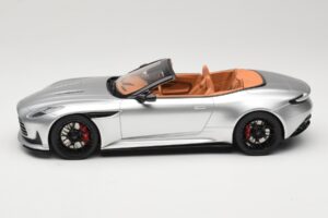Aston Martin DB12 Volante Srebrny GT Spirit 1:18 GT945 Żywica — zdjęcie 3 z 6