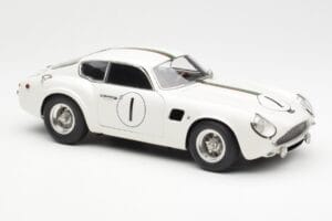 Aston Martin DB4 GT Zagato #1 24 Hours of Le Mans 1961 CMC 1:18 M-139 Metal — zdjęcie 4 z 6
