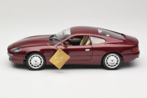 Aston Martin DB7 Czerwony Guiloy 1:18 67550 Metal — zdjęcie 4 z 8