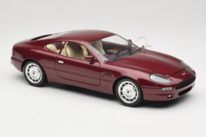 Aston Martin DB7 Czerwony Guiloy 1:18 67550 Metal — zdjęcie 6 z 8