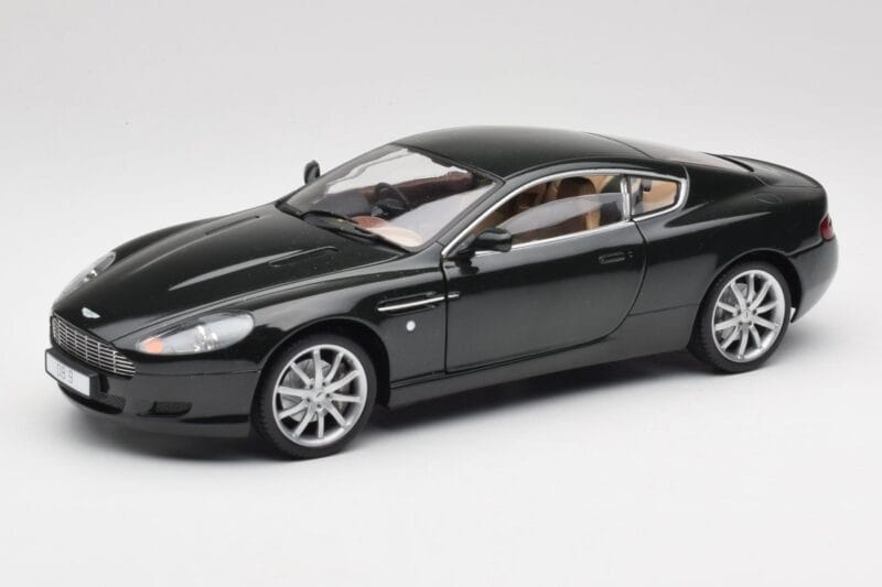 Aston Martin DB9 Czarny Solido 1:18 15025600 Metal