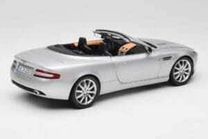 Aston Martin DB9 Volante Srebrny Minichamps 1:18 150137334 Metal — zdjęcie 3 z 8