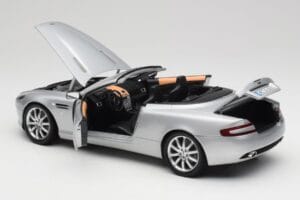 Aston Martin DB9 Volante Srebrny Minichamps 1:18 150137334 Metal — zdjęcie 5 z 8