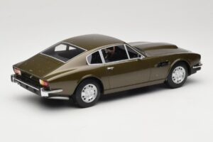 Aston Martin DBS Olive Zielony CMR 1:18 CMR003 Metal — zdjęcie 2 z 6