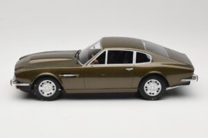 Aston Martin DBS Olive Zielony CMR 1:18 CMR003 Metal — zdjęcie 3 z 6